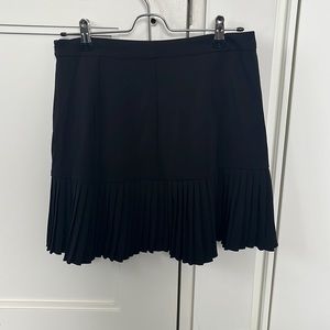 Black pleated skirt, size M